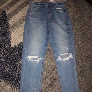 Brand New Size 4 American Eagle Mom Jeans